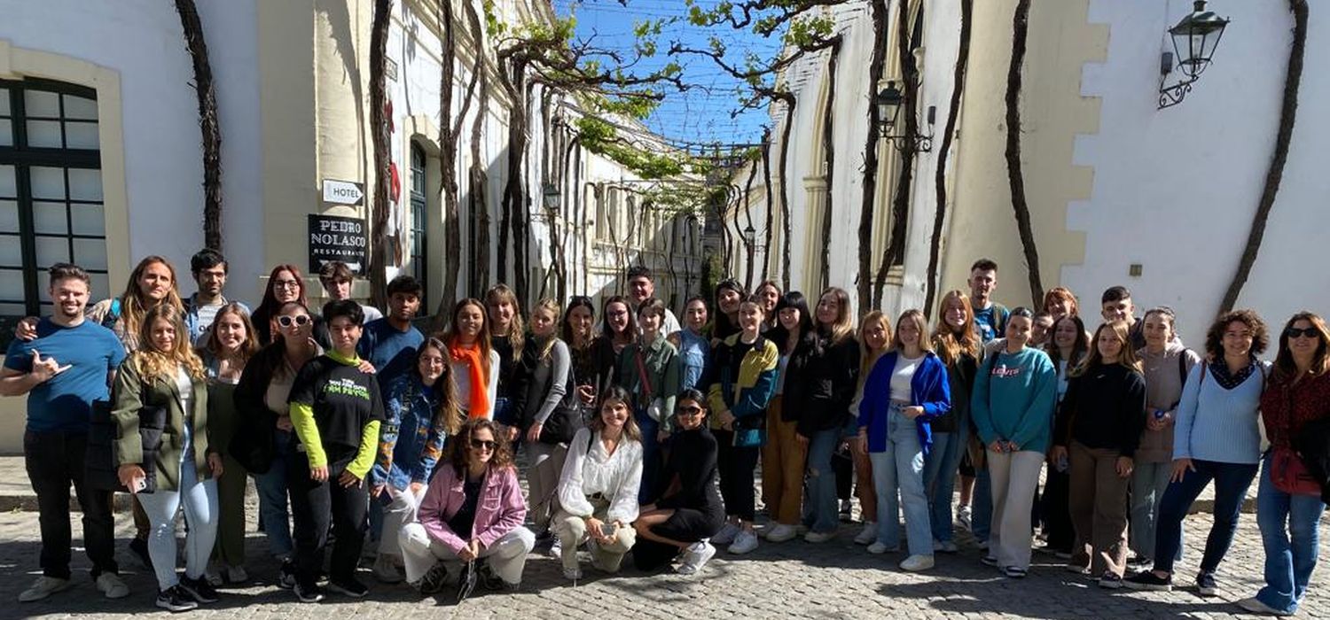 El alumnado del Grado en Turismo visita la exposición “Tío Pepe, de Jerez al mundo: historia de un icono”