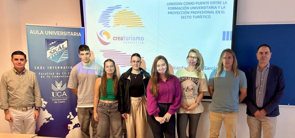 Taller práctico “LinkedIn como puente entre la formación universitaria y la proyección profesional en el sector turístico”