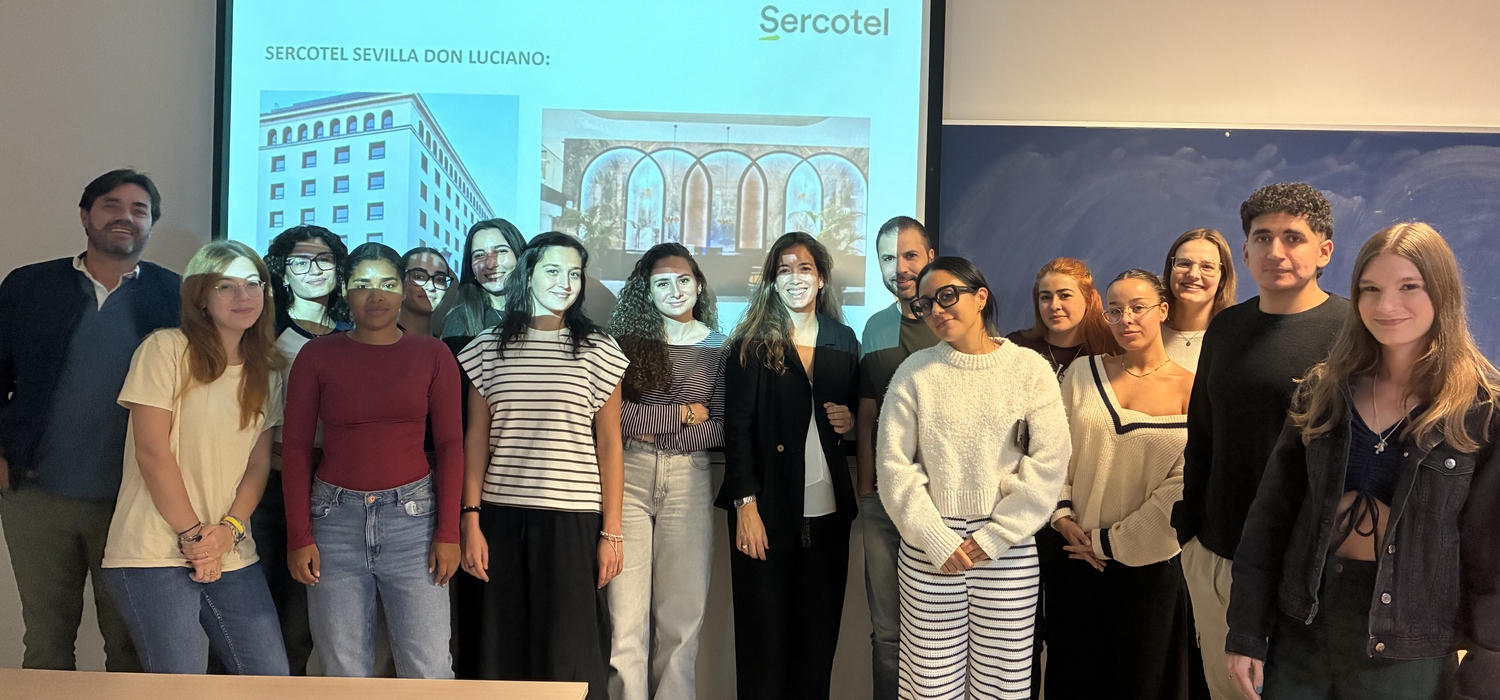 Visita de Dª. Blanca Domínguez Delgado, egresada de la doble Diplomatura de Empresariales y Turismo y Directora del HOTEL SERCOTEL SEVILLA DON LUCIANO